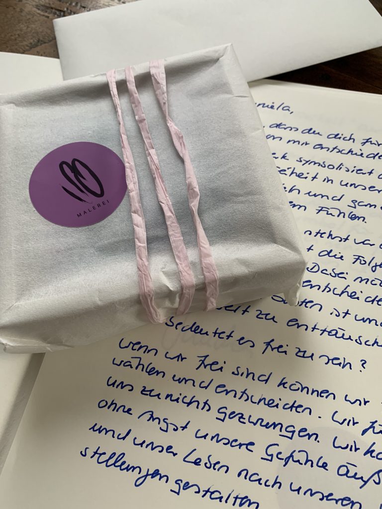 Sandra Obel Malerei - Verpacktes Gemälde und Anschreiben