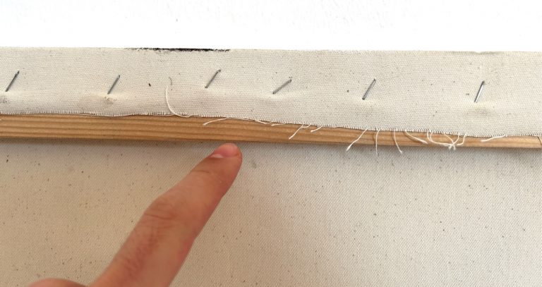 Schritt 2 Abbildung - Nägel in die Wand schlagen.