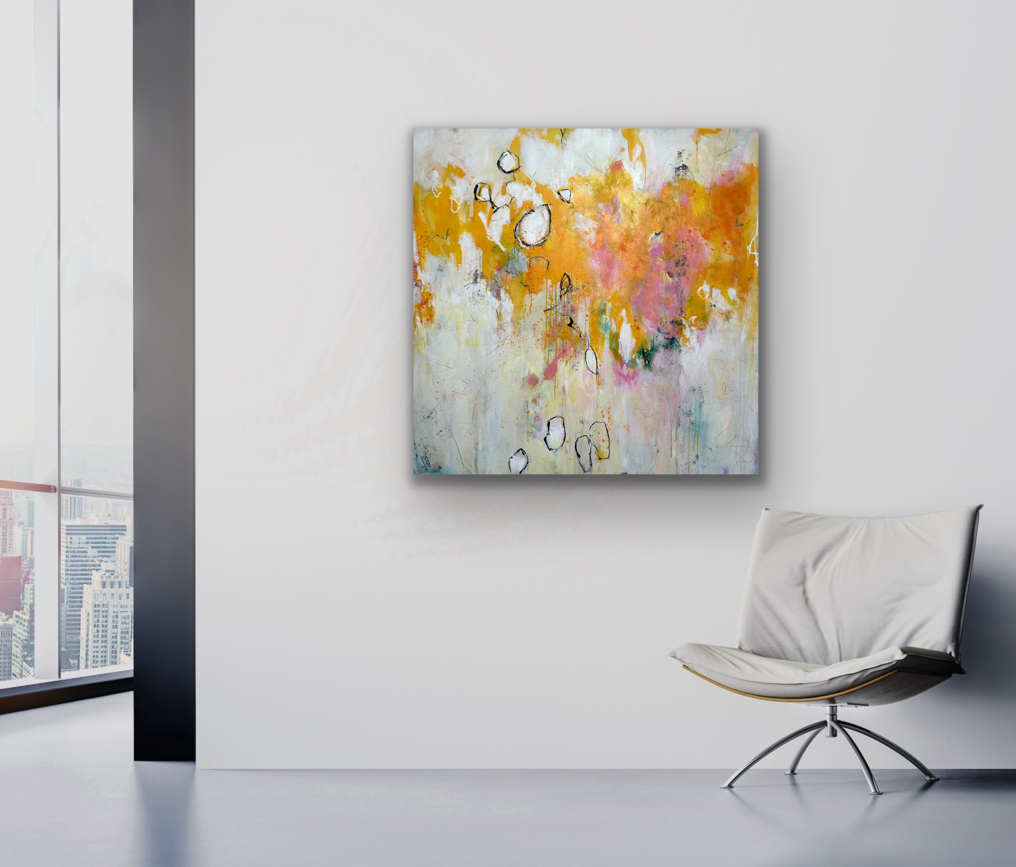 Sandra Obel, abstrakte Malerei. Inner Peace, gelbes Kunstwerk, Raumansicht
